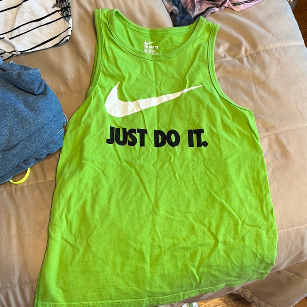 workout Nike shirt
